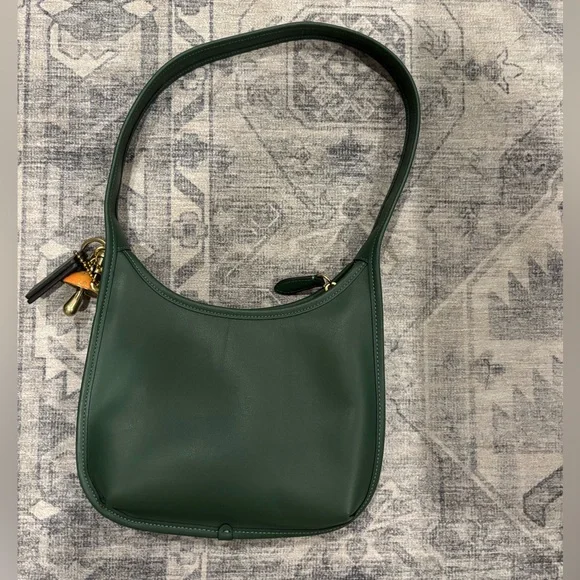 NWOT Coach Hunter Green Curve Zip Bag (with charm) - Picture 3 of 14